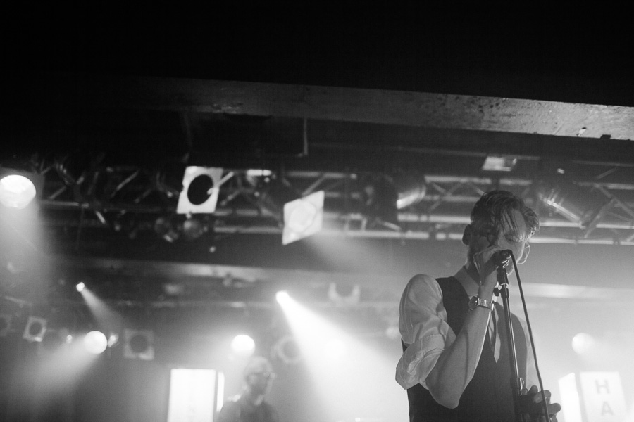 Kristoffer Grip singing