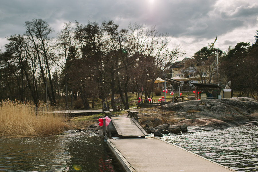 Båten anländer till Bockholmen Restaurang