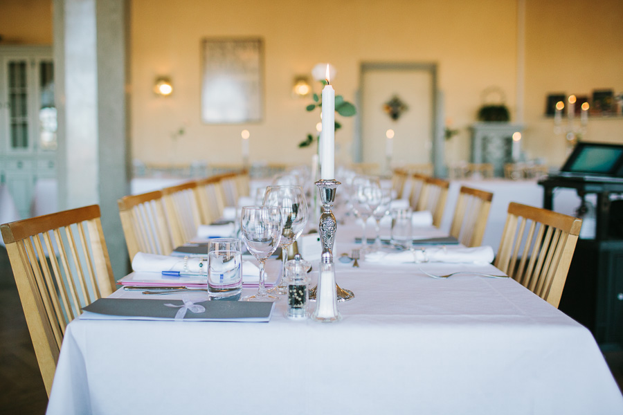 Uppdukat för bröllopsfest vid Stjärnholms Slott utanför Nyköping 1019