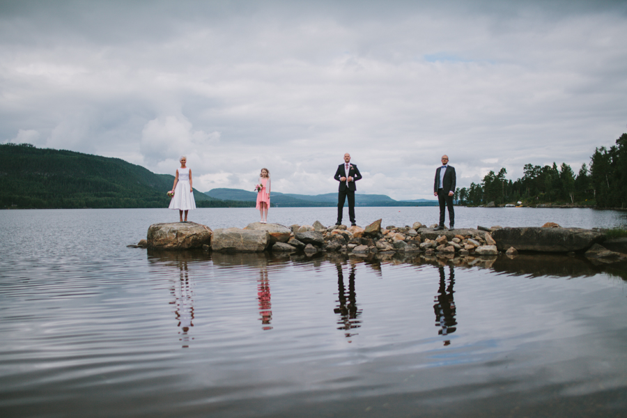 Bröllopsfotograf Hudiksvall Brudfölje radar upp sig för fotografering