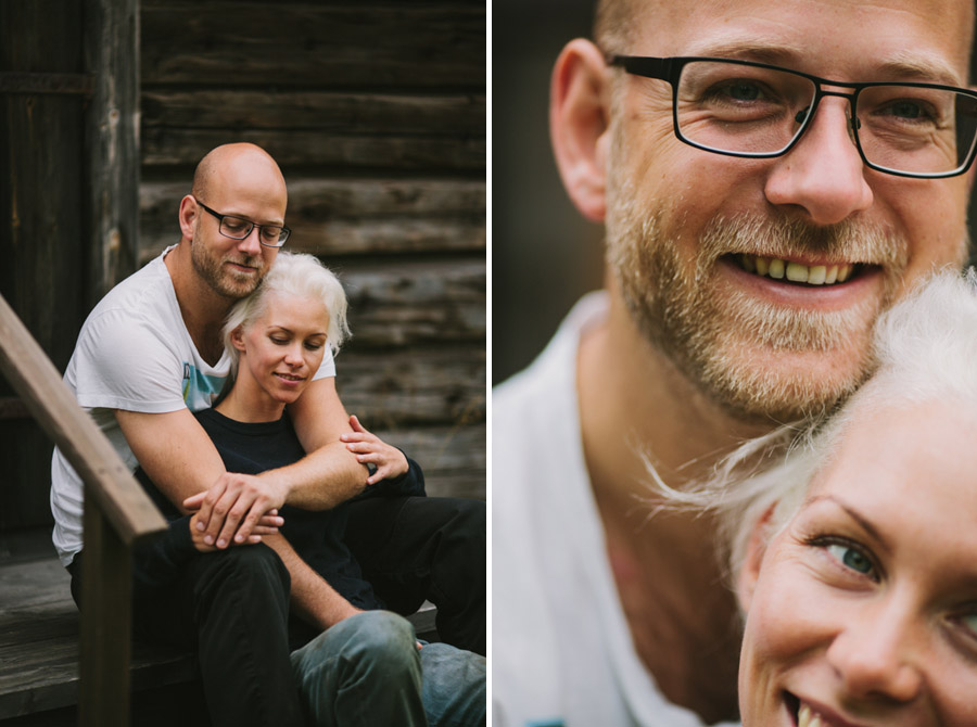 Fotograf Bollnäs Par på trappan till en stuga