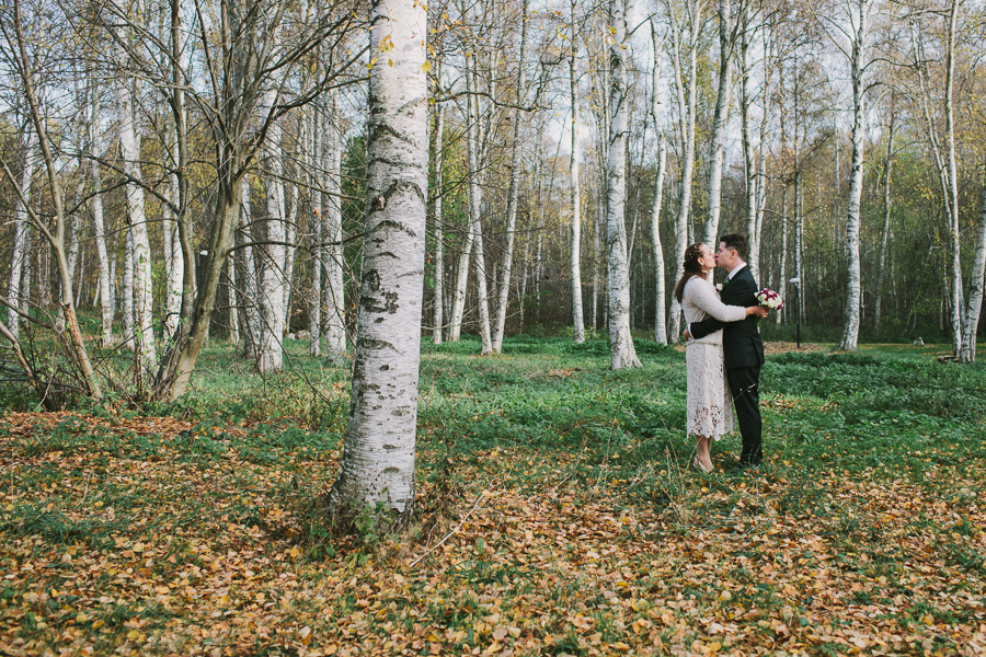 Bröllopsfotograf Brudpar i björkskogen