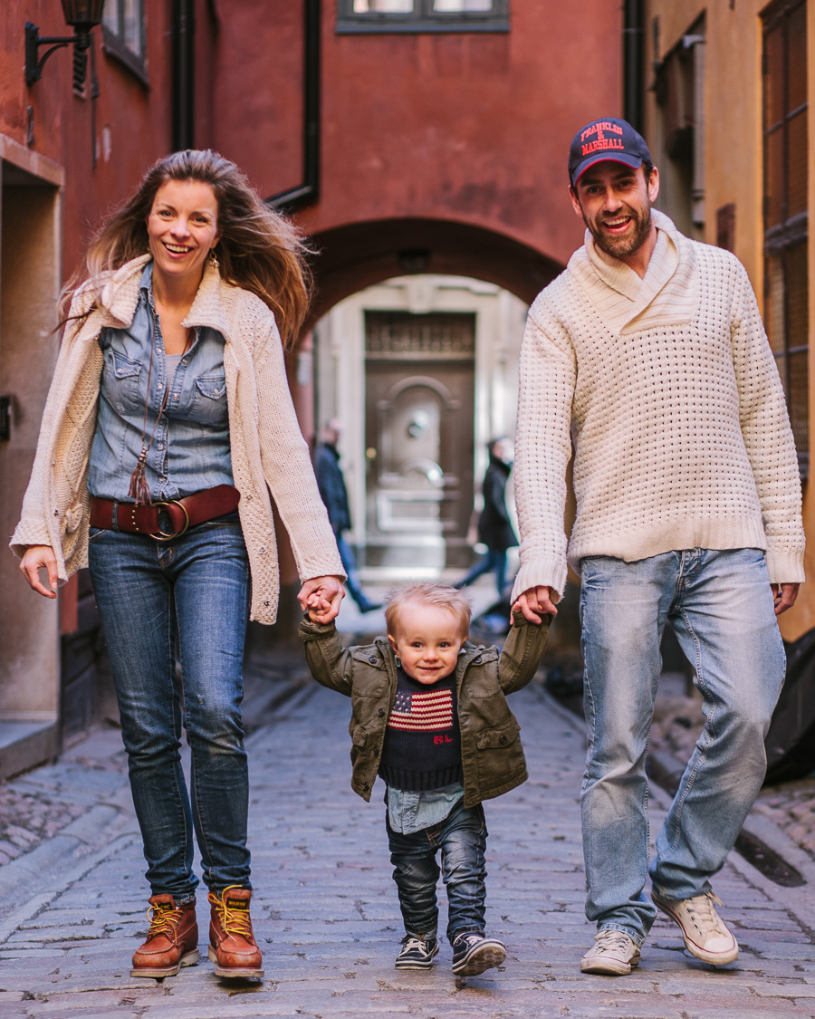 Familjen på gång i Gamla Stan